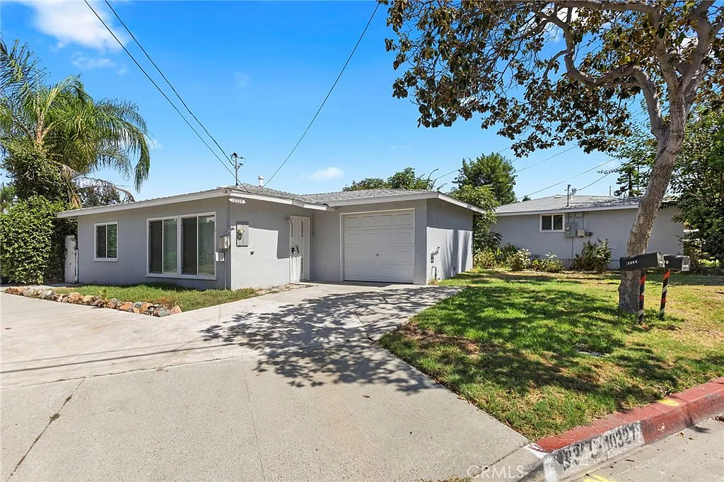 3 bed, 6948 sqft, $2,995 — Photo 1