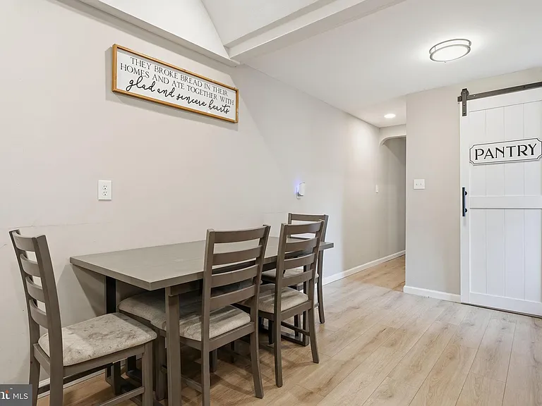 214 Washington St — Photo 16