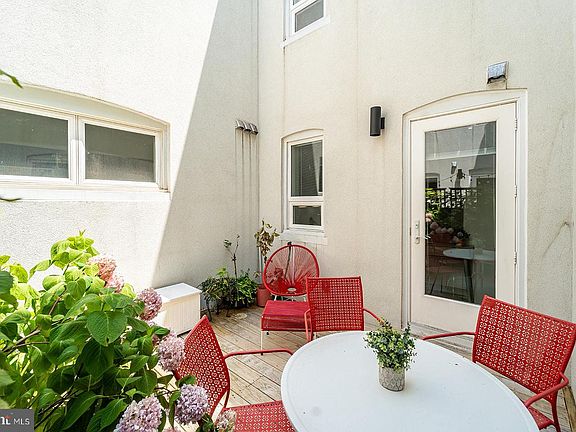 2nd image of 2422 17th St NW APT 203