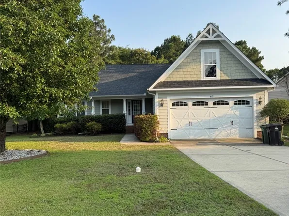 419 Orchard Falls Dr, Spring Lake, NC 28390