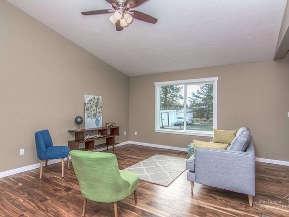 4th image of 510 SE Glengarry Pl