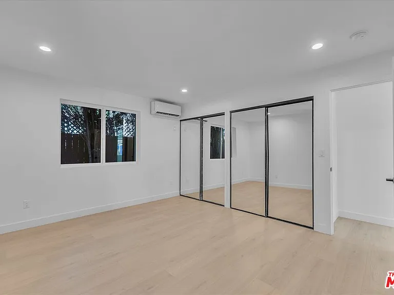 6913 Encino Ave #LOWER — Photo 30