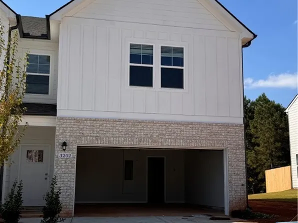 3202 Alana Ct, Opelika, AL 36804