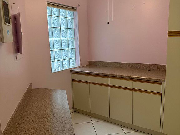 4th image of 5451 Verona Drive #G
