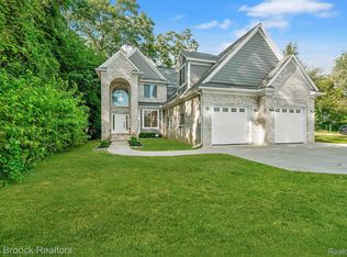 8330 Cooley Lake Rd, Commerce Township, MI 48382