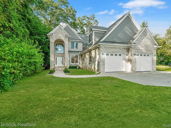 8330 Cooley Lake Rd, Commerce Township, MI 48382