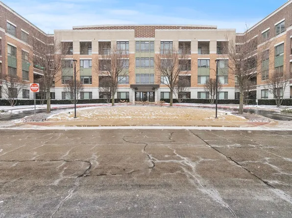 1000 Village Center Dr Unit 102, Burr Ridge, IL 60527