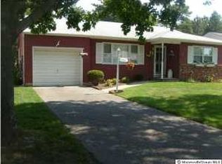 16 Edgewater Dr, Toms River, NJ 08757