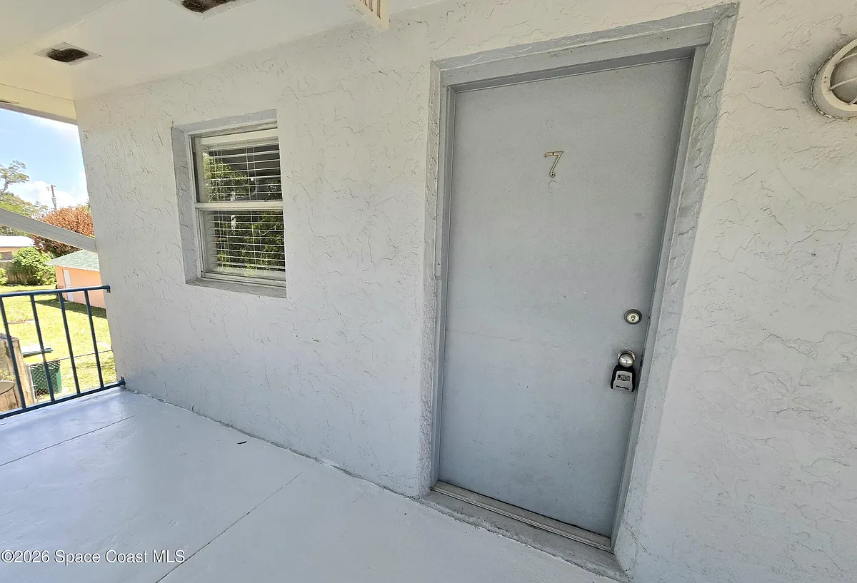 Building Photo - 1728 Guava Ave #7
