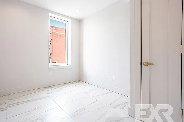 Rented by EXR | media 23