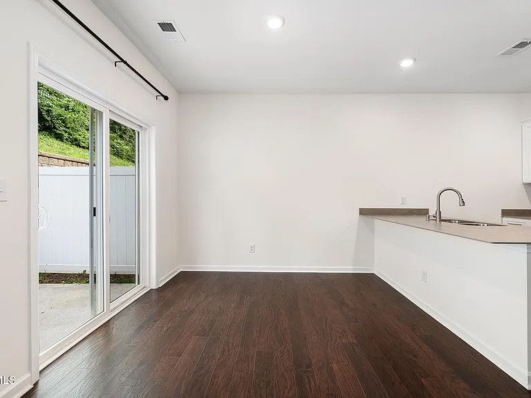 1006 Saylors Pl — Photo 10