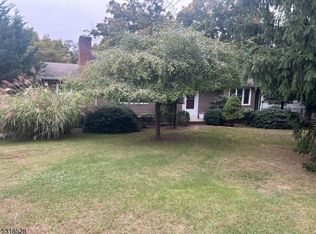 5 Mohawk Trl, West Milford, NJ 07480