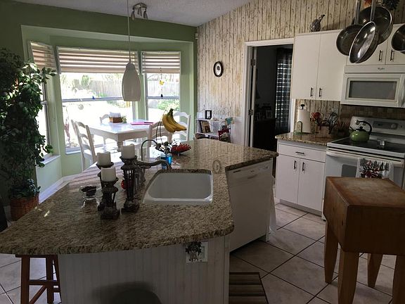 4th image of 6239 Alderwood Ave