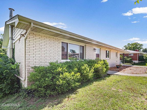 3rd image of 5803 Horseshoe Dr