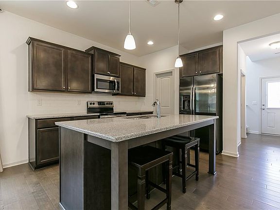 4th image of 411 Mockingbird Ln