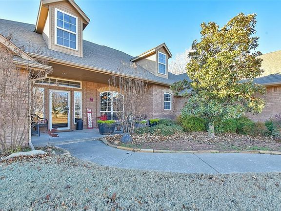 2nd image of 301 W Ponderosa Dr