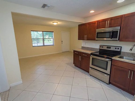 4th image of 3513 Ivanhoe Ave