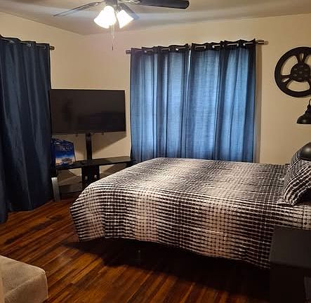 3rd image of 810 Aull St #3