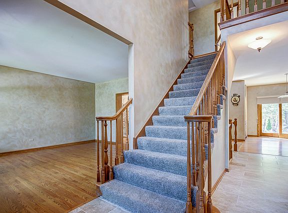 4th image of 16828 Robin Ln