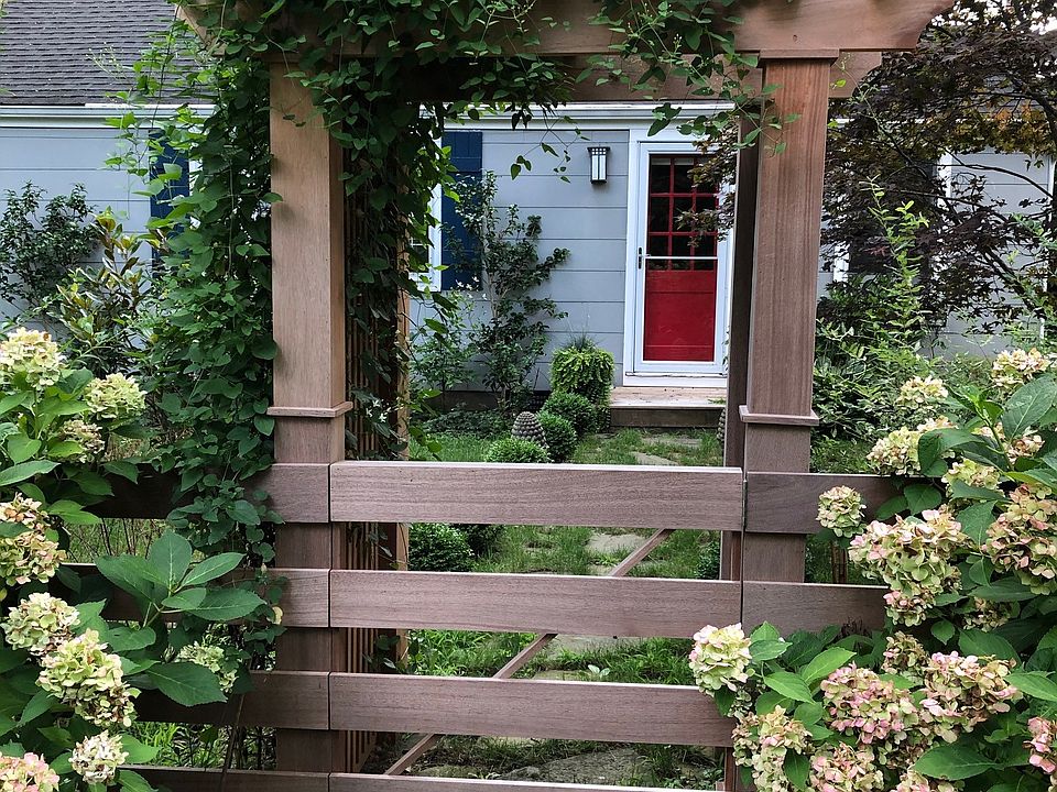 1st image of 182 Noyac Ave