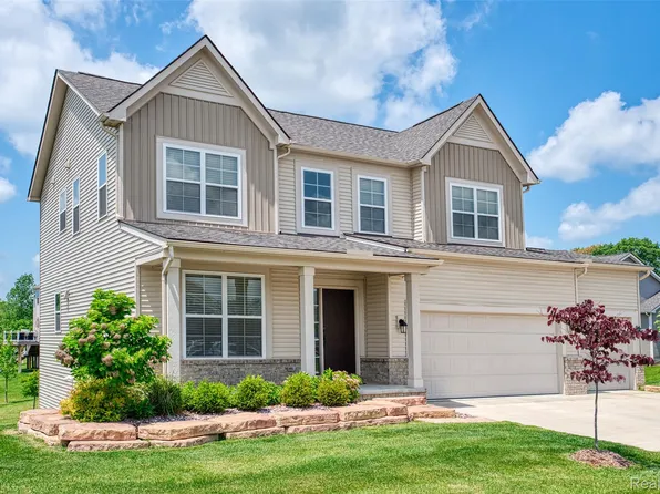 10070 Kylie Dr, Brighton, MI 48116