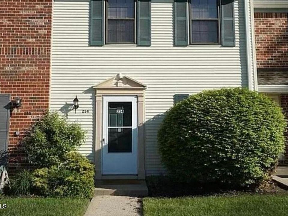 1st image of 254 Bromley Pl #254