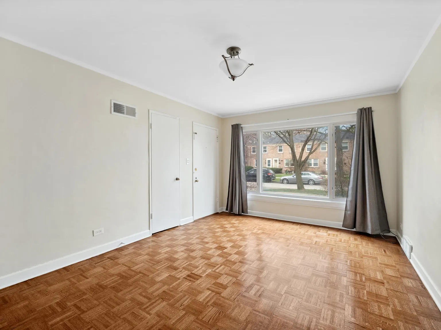 2 bed, 1000 sqft, $2,100 — Photo 4