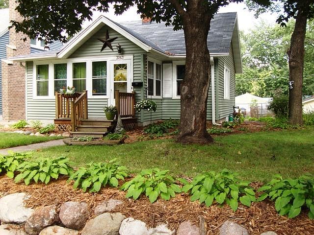 2nd image of 3263 Yosemite Ave S