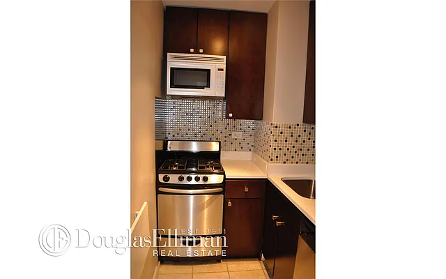 Rented by Douglas Elliman | media 22