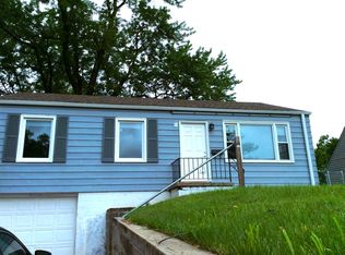 8004 Park Dr, Ralston, NE 68127