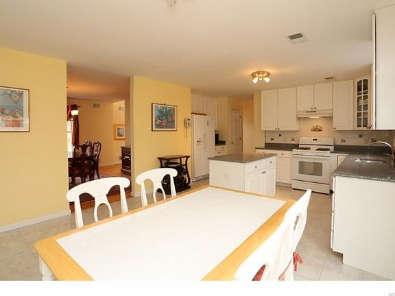 3rd image of 147 Harold Ave