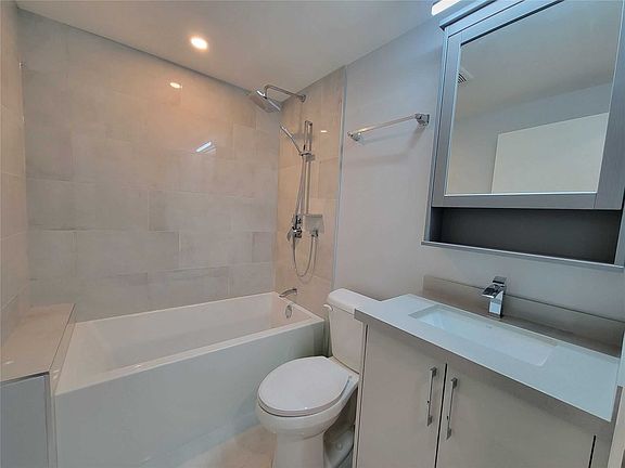 3rd image of 15 Elton Cres