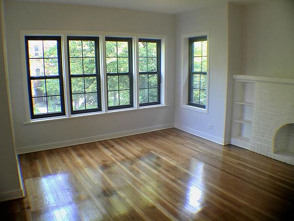 3rd image of 1735 W Albion Ave #2