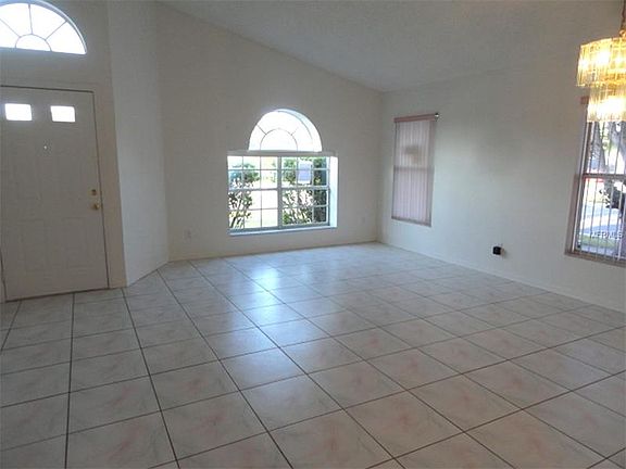 3rd image of 294 Briar Bay Cir