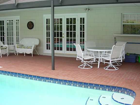 Screened pool