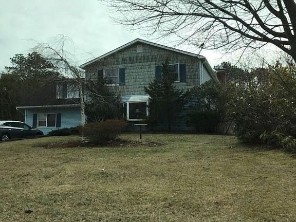 2nd image of 5 Norway Pine Drive