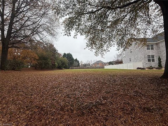 5th image of 2305 Faircloth Way #51