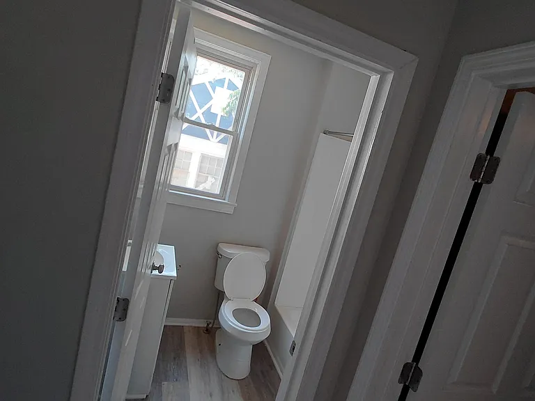 120 Elizabeth Ave — Photo 9