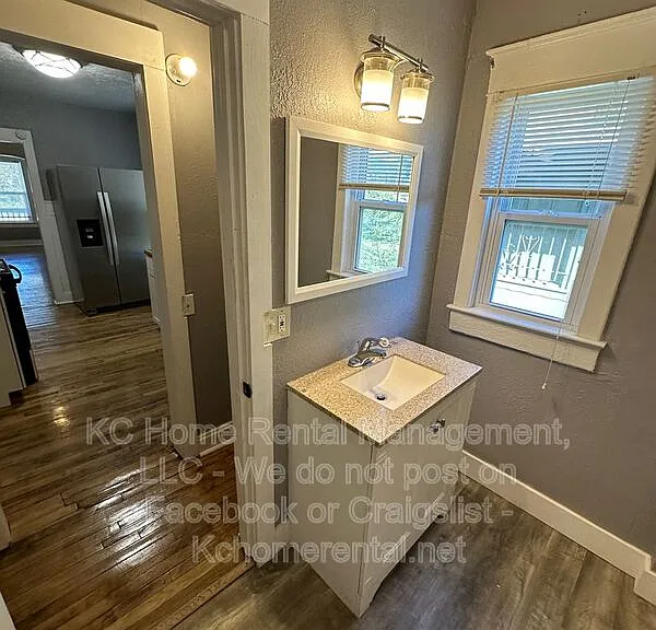 5233 E 6th St #1 — Photo 8