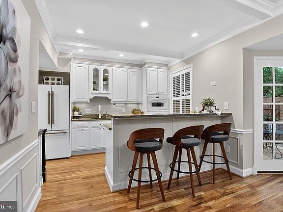 5th image of 4383 Westover Pl NW