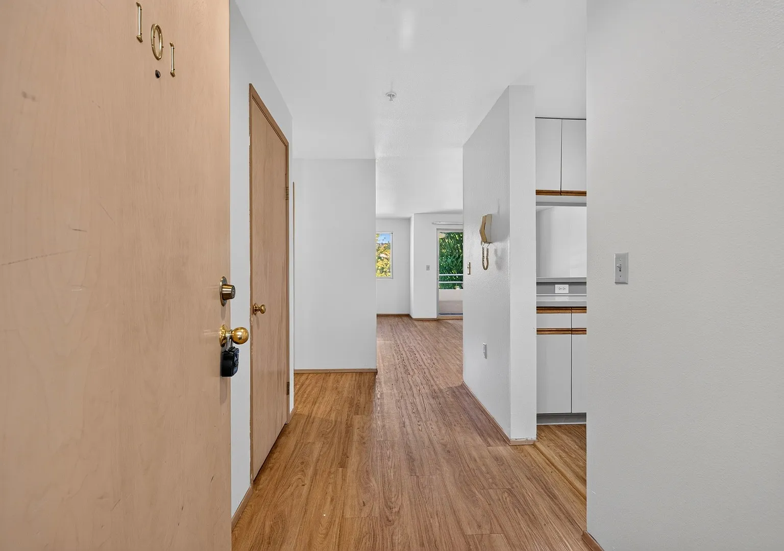 Spacious 2-Bedroom, 2-Bathroom Apartment with Private Balcony & Secure Garage — Photo 1