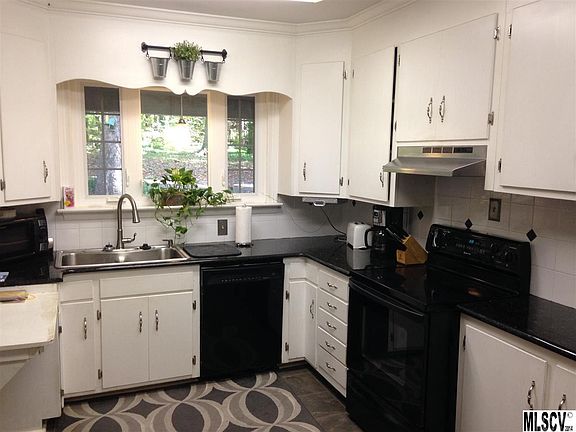 3rd image of 808 Northwest Blvd