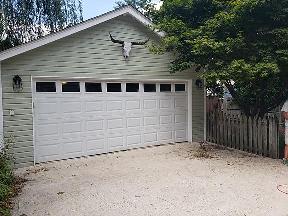 4th image of 4417 Bradley Ln