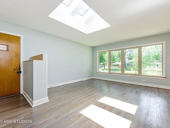 2nd image of 2421 Crawford Ave