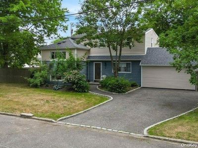 2 Poplar Place, Bay Shore, NY, 11706
