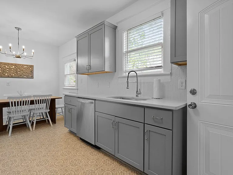1004 E 33rd St #1/2 — Photo 36