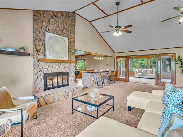 201 Pecan Creek St, Red Oak, TX 75154