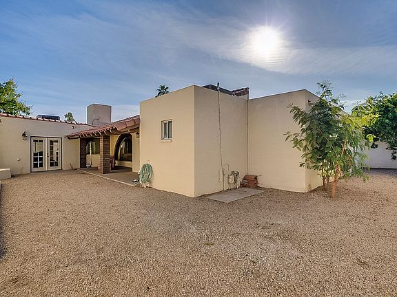 3rd image of 2070 E Balboa Dr