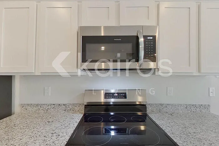 2529 Banyan Cir — Photo 7