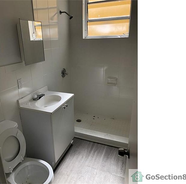 2nd image of 1528 NW 3rd St APT 5